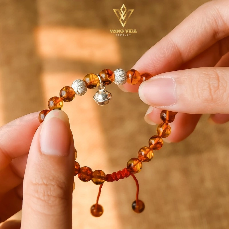 Đeo vòng tay đá mắt hổ giúp hỗ trợ giảm đau xương khớp
