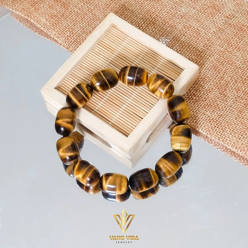 Vòng tay làm từ đá mắt hổ